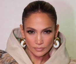 Jennifer Lopez 50 árnyalata: senki nem kombinálja úgy ezt a színt, mint a popdíva