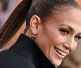 Drogériás termékre esküszik Jennifer Lopez: ettől olyan fiatalos 54 éves korában is a popdíva bőre