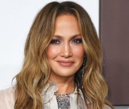Épphogy csak takarta valami Jennifer Lopez bámulatos testét: még mindig keressük az állunkat a popdíva isteni szerelése láttán