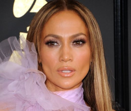 Jennifer Lopez új szintre emelte a maffiafeleség-stílust: a díva mindenkit megbabonázott lehengerlő szőrmekabátjában
