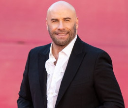 John Travolta 24 éves lánya minden férfiszívet megdobogtat: a ritkán látott Eva Bleu csak úgy ragyogott a milánói divathéten – fotók 