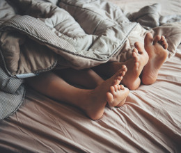 Kevesebb lett a szex, miután megérkezett a baba, a férfi pedig még arra is engedélyt kapott, hogy mással hancúrozzon