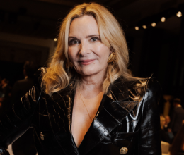 Kim Cattrall visszafele öregszik: a Szex és New York sztárja bámulatosan fest fehérneműs fotóin, jó pár évet letagadhatna 