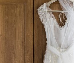 Álmai menyasszonyi ruháját találta meg a nő: amikor meglátta az árát, leesett az álla - Videó
