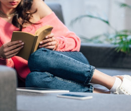 Hogyan alakítható ki igazi olvasósarok a nappaliban?