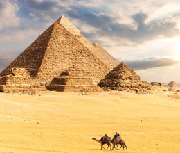 Kitalálod, milyen színűek voltak eredetileg a piramisok? Mutatunk egy megdöbbentő képet!
