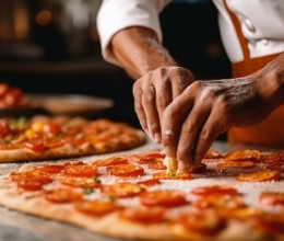 Kitálalt a pizzaszakács: így verik át a pizzázók a vevőket - Videó
