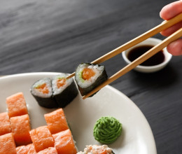 Mindenki rosszul ette eddig a sushit, így kellene valójában az etikett-szakértő szerint