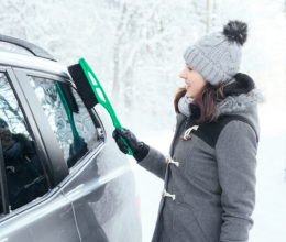 Ezzel a nevetségesen olcsó trükkel örökre búcsút inthetsz a jeges szélvédőnek, és még a látási viszonyok is javulni fognak a kocsidban