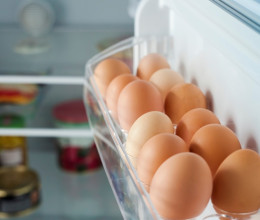 Egyszer s mindenkorra: kiderült, tényleg a hűtőben kell-e tárolni a tojást – Íme a tudományos válasz!