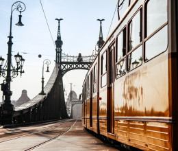 Pörgessük vissza az idő kerekét! Újra ellepik Budapestet a nosztalgiajáratok