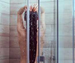 Kijött a zuhany alól a nő és rádöbbent: nincs egyedül a fürdőben - Fotó