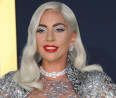 Alig takarja ruha Lady Gaga testét: az énekesnő merész villantásáról beszél a fél világ - Fotó