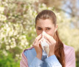 Jelenleg 20 féle pollen keseríti meg az allergiások életét: így alkalmazd a légtisztítót a lakásodban, ha eleged van az orrfújásból és a viszkető szemekből