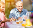 „Egy gyerekre előbb rászólunk, mint ugyanazért a felnőttre” – avagy kanaszta parti a nagyszülőkkel