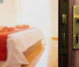Te is ezeken a helyeken tartod az értékeidet a szállodai szobában? Akkor van egy rossz hírünk, amiről tudnod kell 