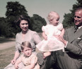 Soha nem látott családi videókat láthatunk II. Erzsébet királynő személyes archívumából