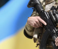 Szívszaggató videó: robbanások közepette énekelte el egy ukrán katona az Eurovízió győztes dalát 