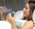 Komoly problémát okozhat, ha lefekvés előtt megiszol egy pohár vizet: ilyen súlyos hatással lehet a szervezetedre