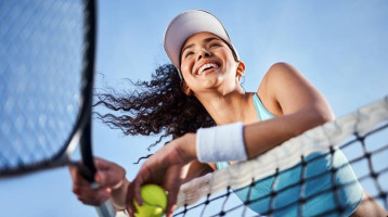 A tenniscore uralja a 2024-es nyári hajtrendeket - így viseld, ha stílusos akarsz lenni