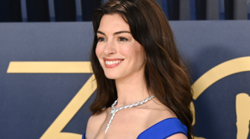 Anne Hathaway élete egyik legdögösebb szettjét viselte: istennőként vonult benne végig a vörös szőnyegen 