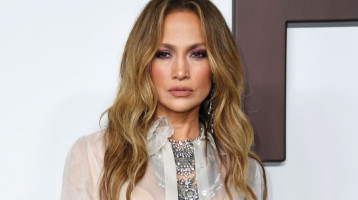 Rémes divatbakival sokkolt Jennifer Lopez: a színésznő felvette a valaha létezett legrondább nadrágot