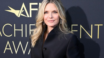 Michelle Pfeiffer mindenkit letarolt a vörös szőnyegen: 65 évesen még mindig ő a világ egyik legszebb színésznője - Fotók