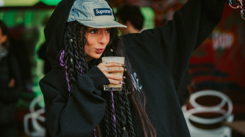 "Sziasztok fiúk, jöttem rappelni" - interjú Sisivel, aki női rapperként robbant be a hazai hip-hop kultúrába